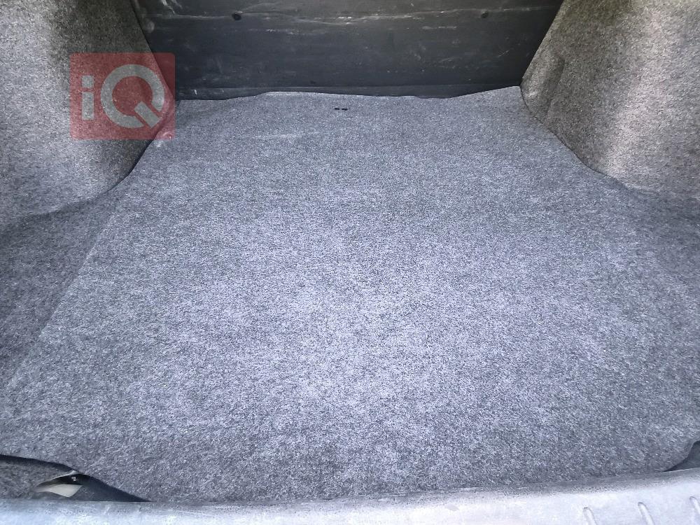 نيسان فيرسا